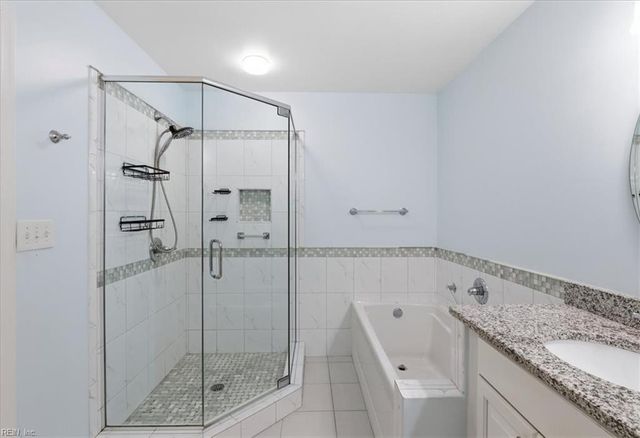 255 College Cross Apt 72, Norfolk, VA 23510