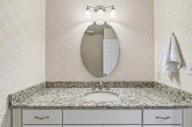 255 College Cross Apt 72, Norfolk, VA 23510