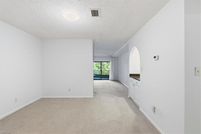 255 College Cross Apt 72, Norfolk, VA 23510