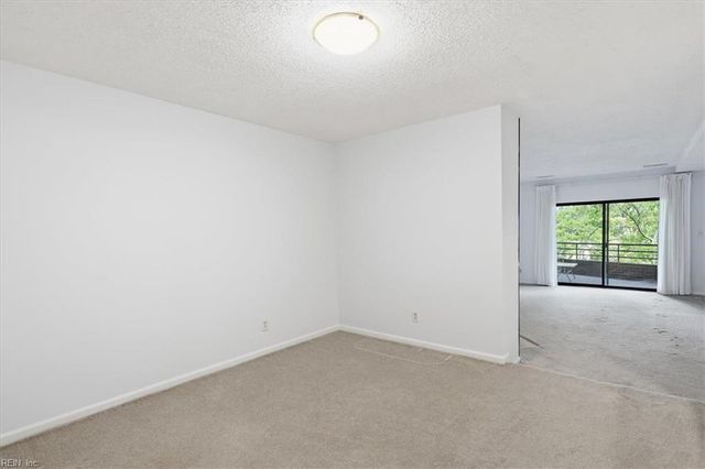 255 College Cross Apt 72, Norfolk, VA 23510