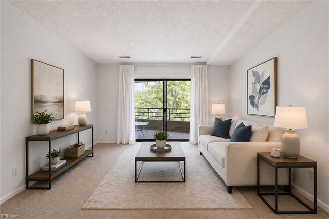 255 College Cross Apt 72, Norfolk, VA 23510