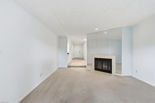 255 College Cross Apt 72, Norfolk, VA 23510