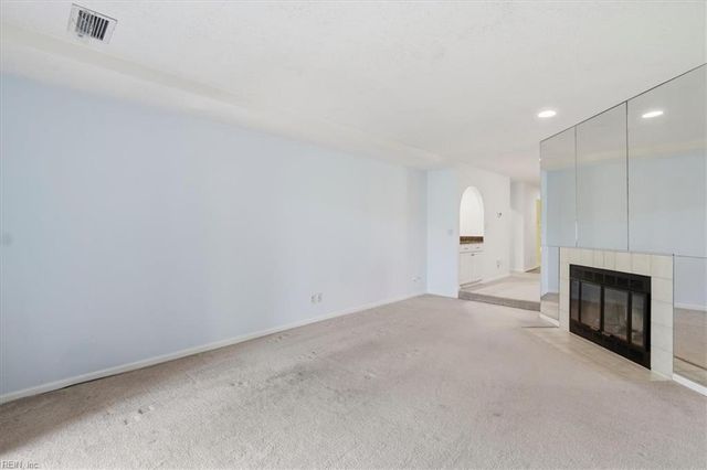 255 College Cross Apt 72, Norfolk, VA 23510