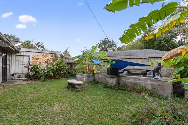 119 Southbrook Circle, Houston, TX 77060