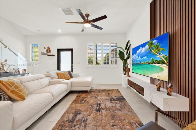 8319 NW 49th St, Doral, FL 33166