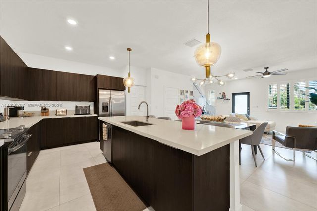 8319 NW 49th St, Doral, FL 33166