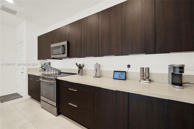 8319 NW 49th St, Doral, FL 33166