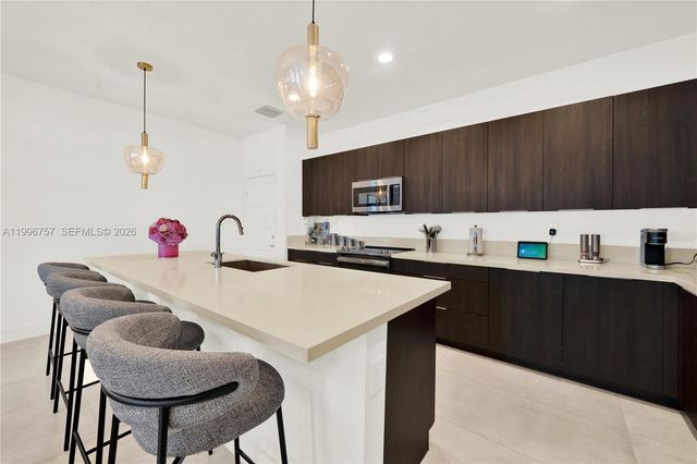 8319 NW 49th St, Doral, FL 33166