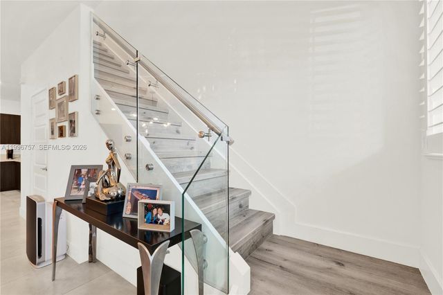 8319 NW 49th St, Doral, FL 33166