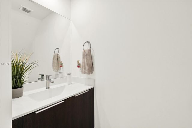 8319 NW 49th St, Doral, FL 33166