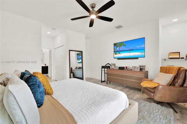 8319 NW 49th St, Doral, FL 33166