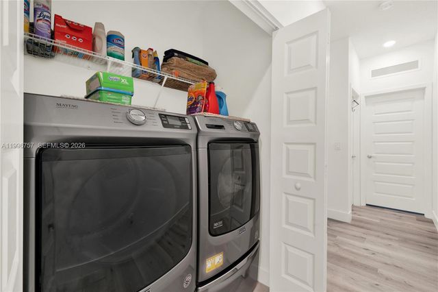 8319 NW 49th St, Doral, FL 33166