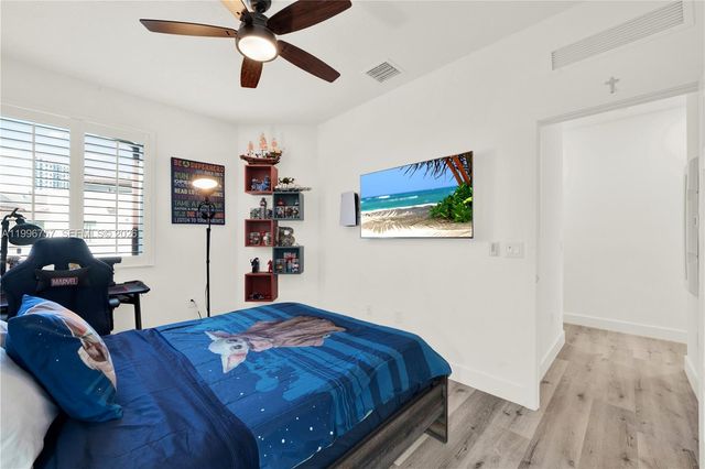 8319 NW 49th St, Doral, FL 33166