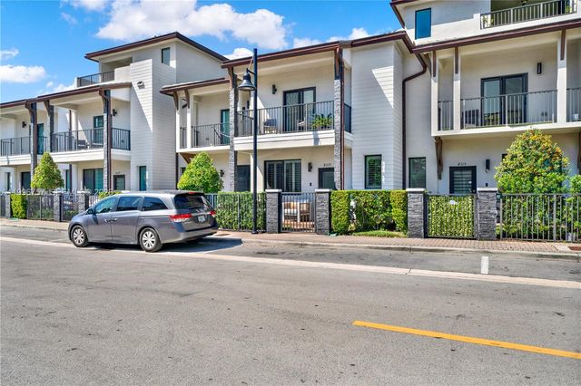 8319 NW 49th St, Doral, FL 33166