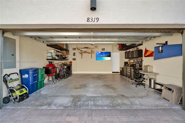 8319 NW 49th St, Doral, FL 33166