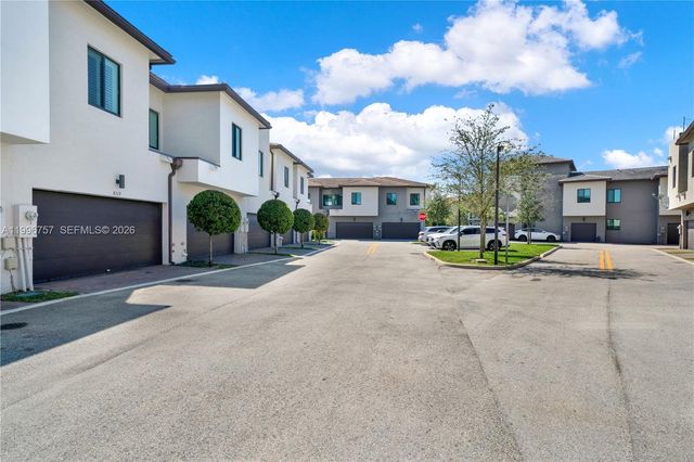 8319 NW 49th St, Doral, FL 33166