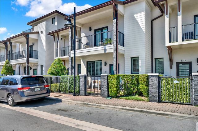 8319 NW 49th St, Doral, FL 33166