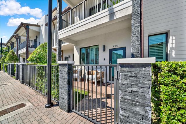 8319 NW 49th St, Doral, FL 33166