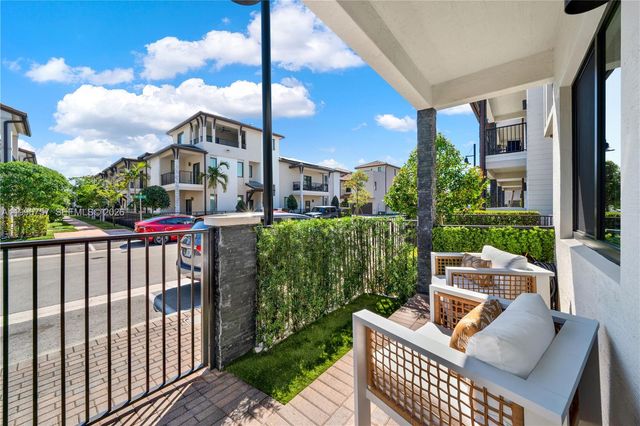 8319 NW 49th St, Doral, FL 33166