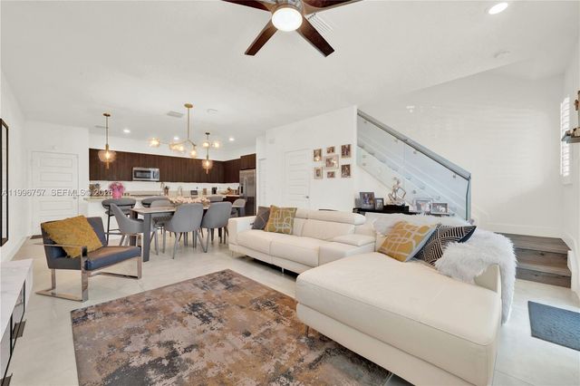 8319 NW 49th St, Doral, FL 33166