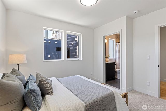 4428 Dayton Avenue N, Seattle, WA 98103