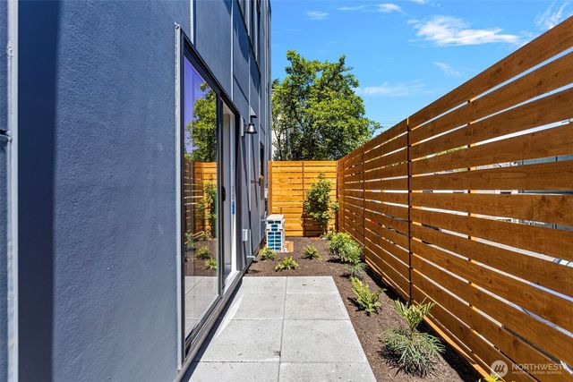 4428 Dayton Avenue N, Seattle, WA 98103
