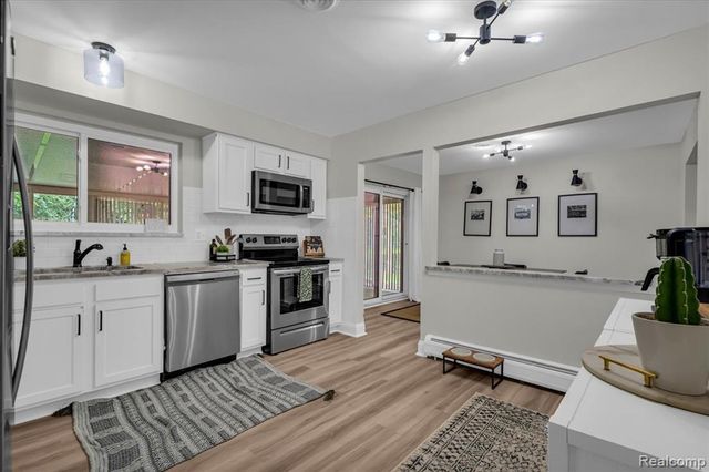 29994 Rambling Road, Southfield, MI 48076