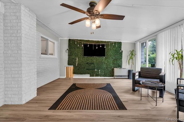 29994 Rambling Road, Southfield, MI 48076