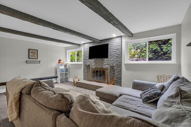 29994 Rambling Road, Southfield, MI 48076