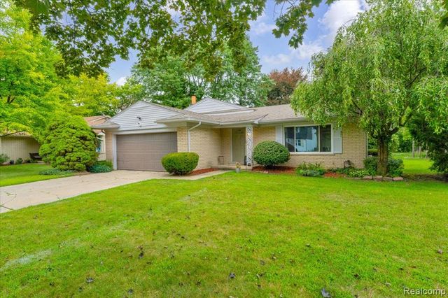 29994 Rambling Road, Southfield, MI 48076