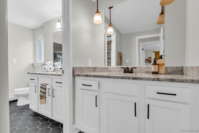 29994 Rambling Road, Southfield, MI 48076