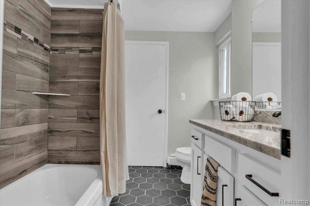 29994 Rambling Road, Southfield, MI 48076