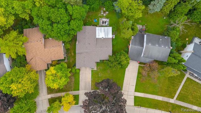 29994 Rambling Road, Southfield, MI 48076