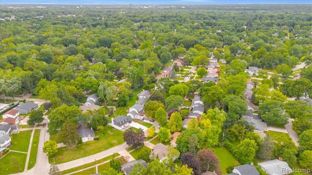 29994 Rambling Road, Southfield, MI 48076