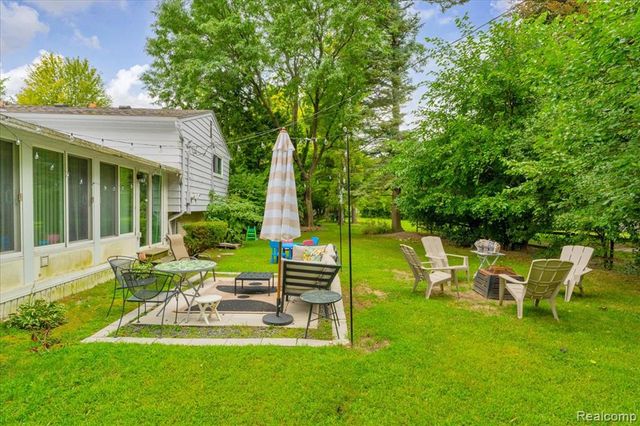 29994 Rambling Road, Southfield, MI 48076