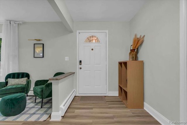 29994 Rambling Road, Southfield, MI 48076