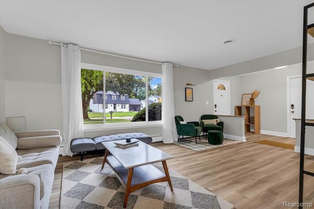 29994 Rambling Road, Southfield, MI 48076