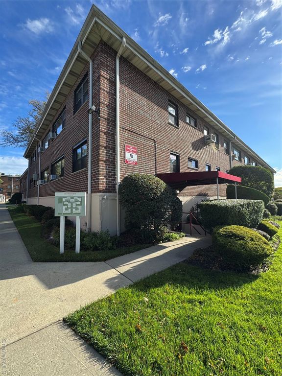 91 Tulip Avenue C2, Floral Park, NY 11001