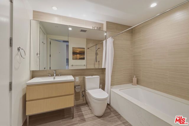 877 S Francisco Street 1220, Los Angeles, CA 90017