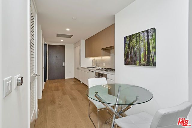 877 S Francisco Street 1220, Los Angeles, CA 90017