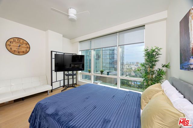 877 S Francisco Street 1220, Los Angeles, CA 90017