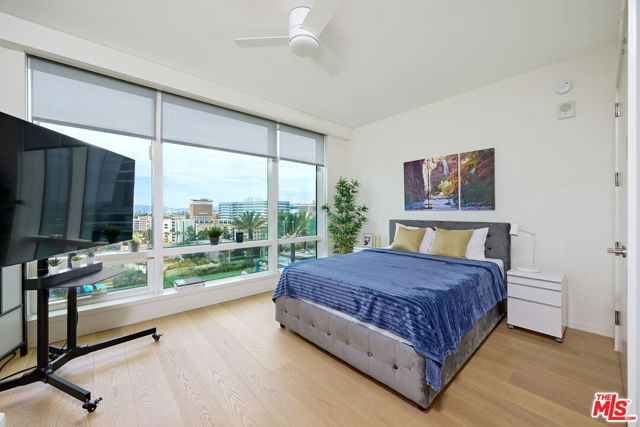 877 S Francisco Street 1220, Los Angeles, CA 90017