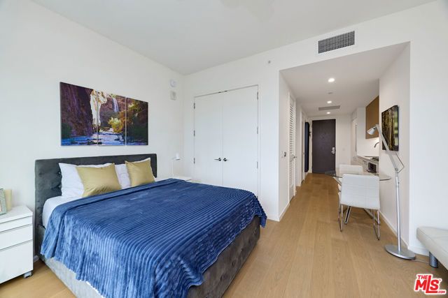 877 S Francisco Street 1220, Los Angeles, CA 90017