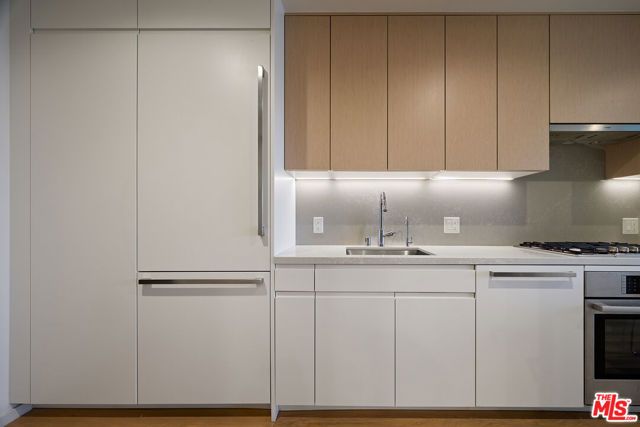 877 S Francisco Street 1220, Los Angeles, CA 90017