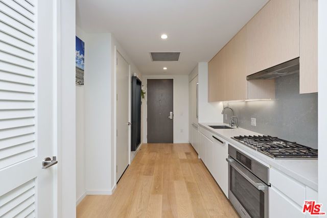 877 S Francisco Street 1220, Los Angeles, CA 90017