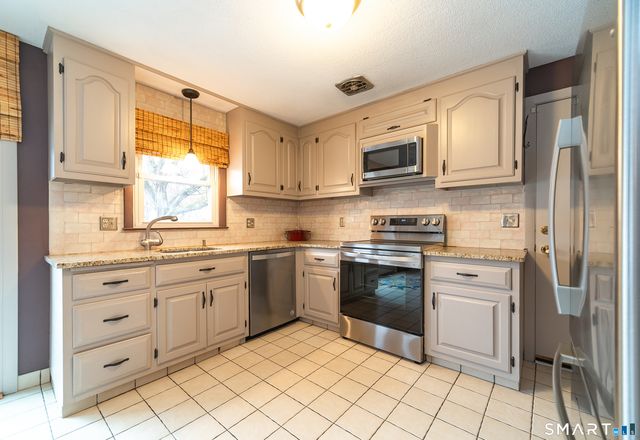 108 Wayne Lane, Meriden, CT 06450