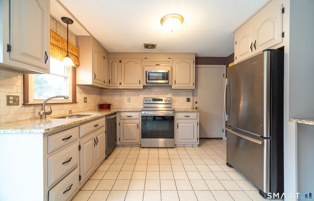 108 Wayne Lane, Meriden, CT 06450