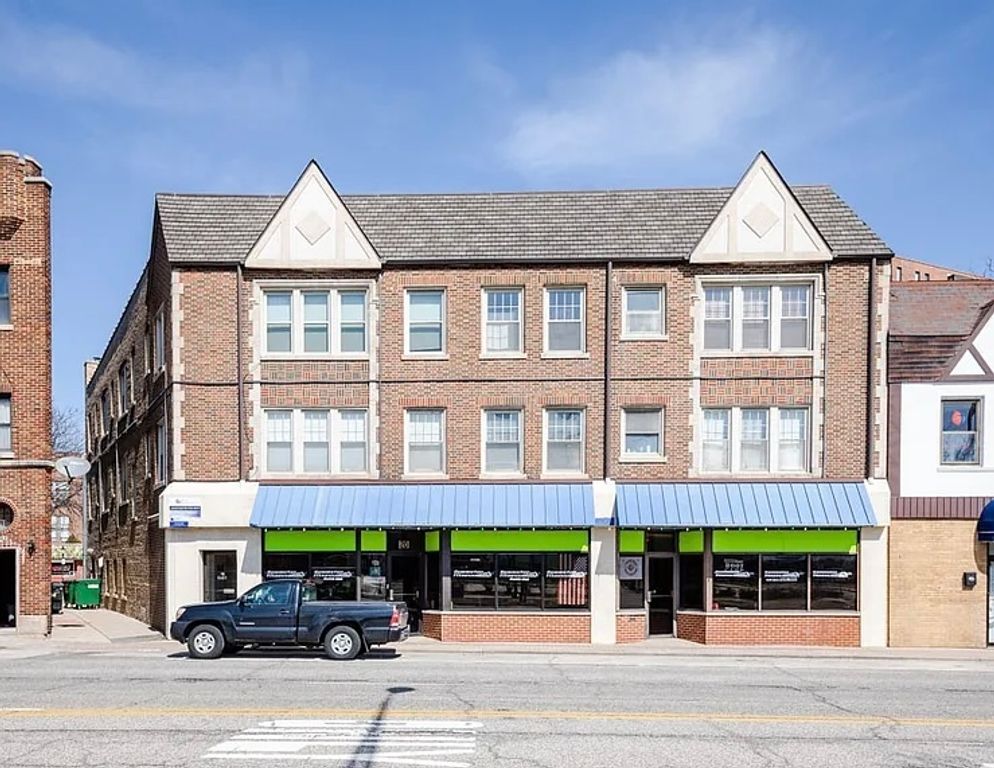 18 E Northwest Highway 5, Arlington Heights, IL 60004