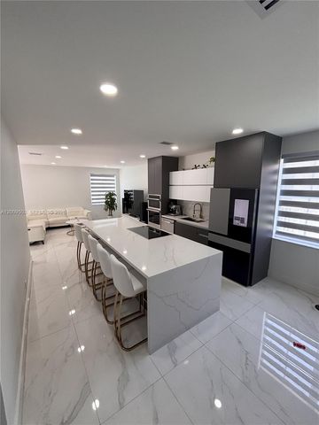 1114 Tupelo Way, Weston, FL 33327
