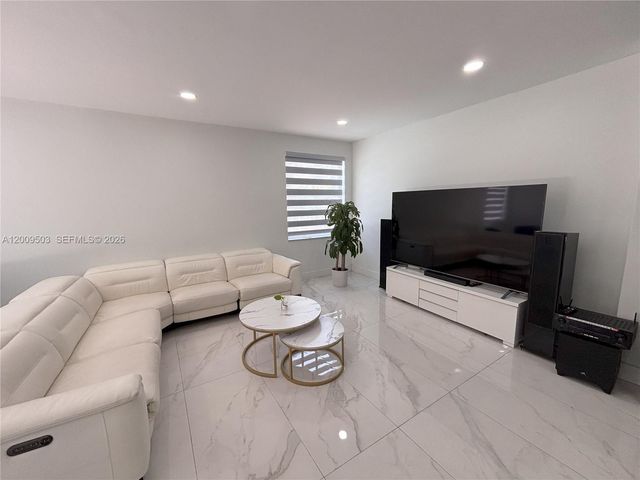 1114 Tupelo Way, Weston, FL 33327